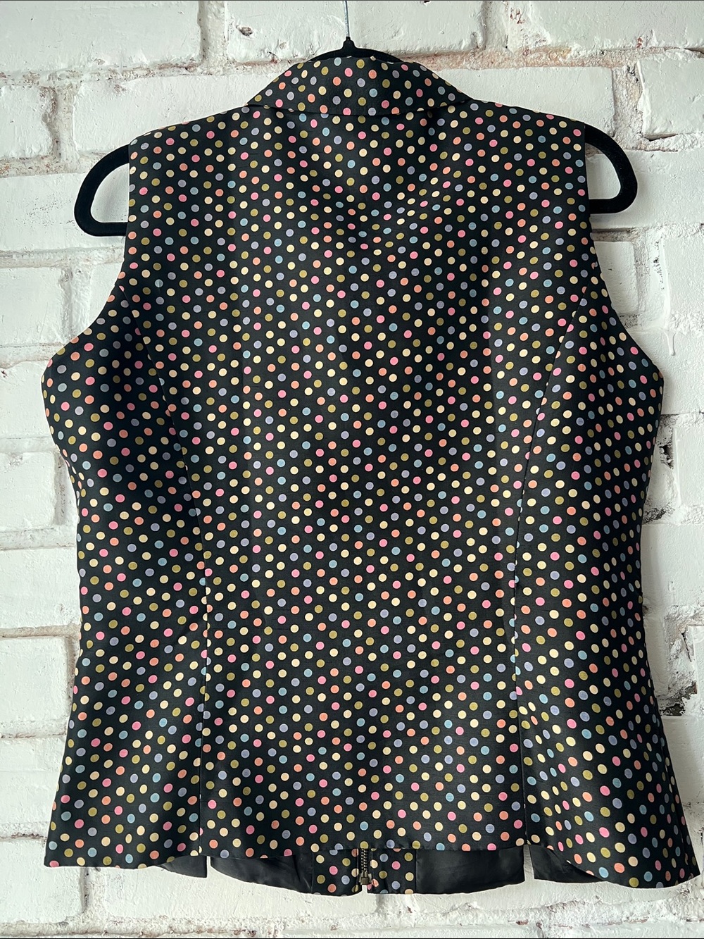 100% silk Black Polka Dot Sleeveless Zip Front Top collared slim fit moto vest - Picture 5 of 7